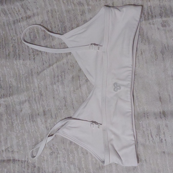 Aritzia | White Sports Bra Light Support - Picture 2 of 3
